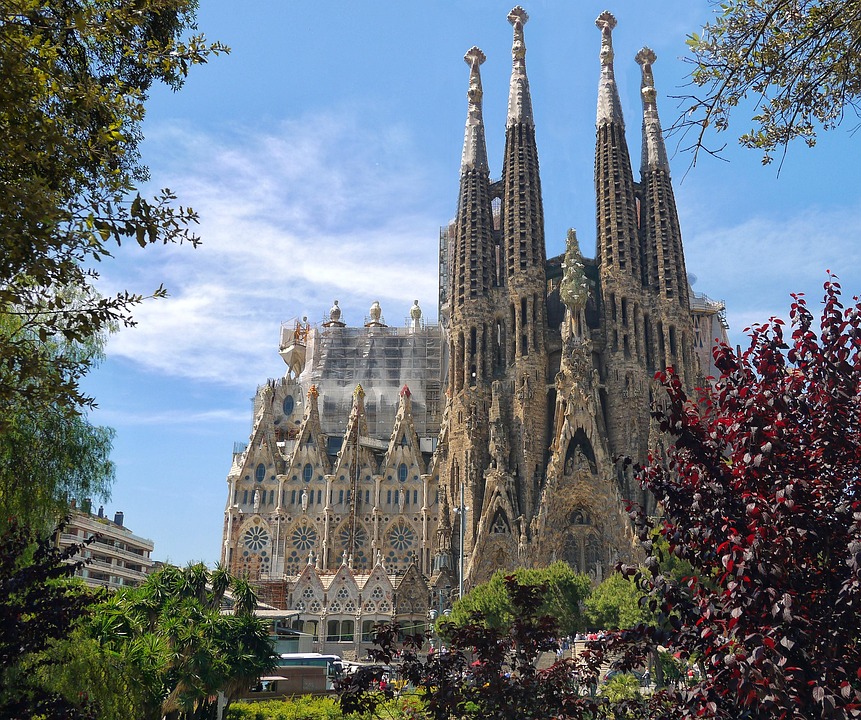 La Sagrada Família: The Living Masterpiece – Rare & Hidden Wonders